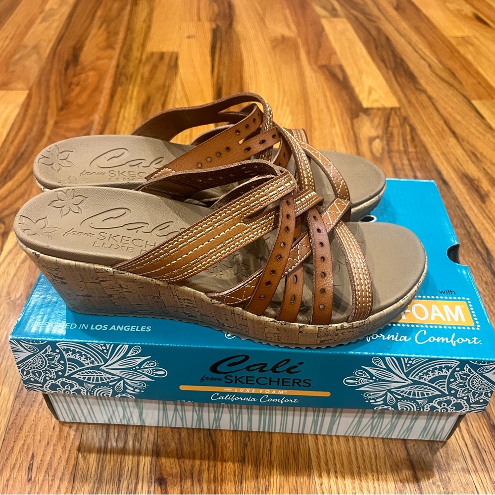 NWT Skechers Women's‎ Platform 3' Beverlee Tiger Posse Sandal Luggage Size 9